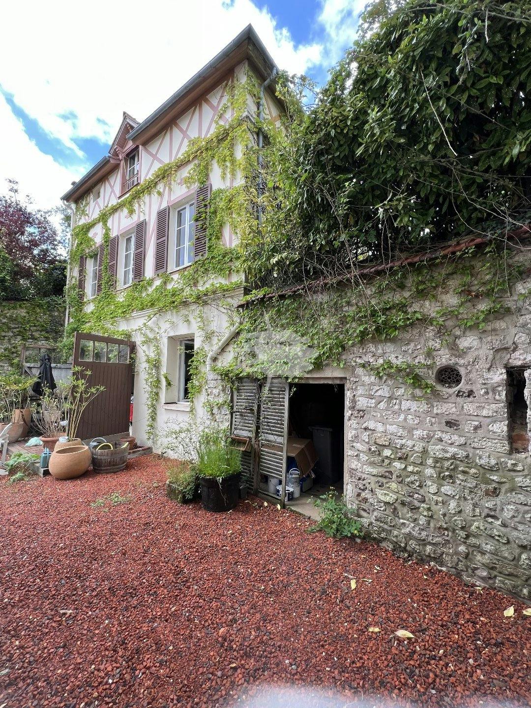 A vendre , Giverny ( 27620 )  maison XIX e   ,  9 pièces , 169 m2 habitables , 3 chambres , terrain 382  m2