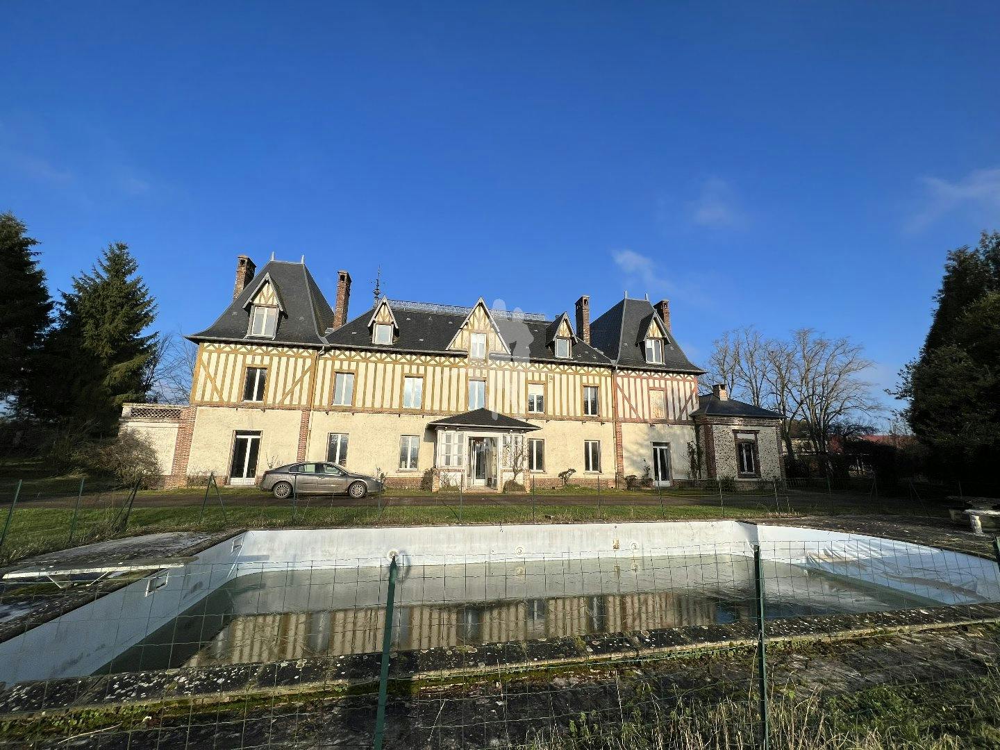 A vendre , Rugles ( Eure ) , chateau 646 m2 habitables ,  18 pieces , terrain 8,7 hectares 