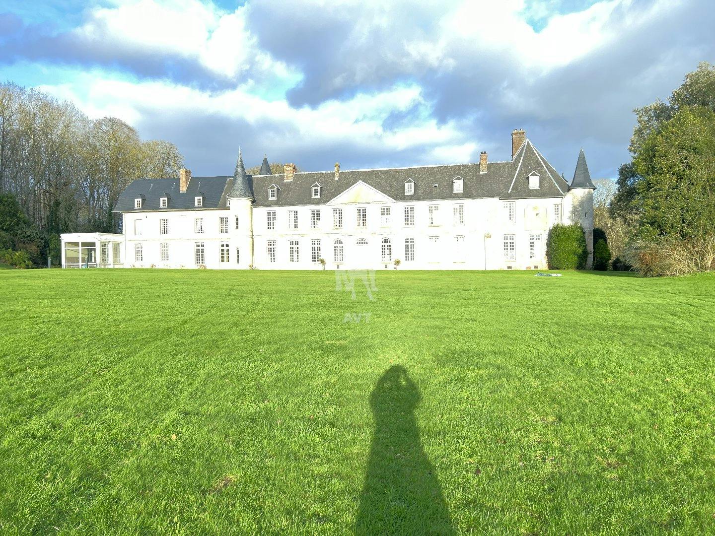 A vendre ,  Bourg - Achard ( Eure ) , chateau  ,  1140 m2 habitables , 28 pièces , 16 chambres , terrain 40 hectares